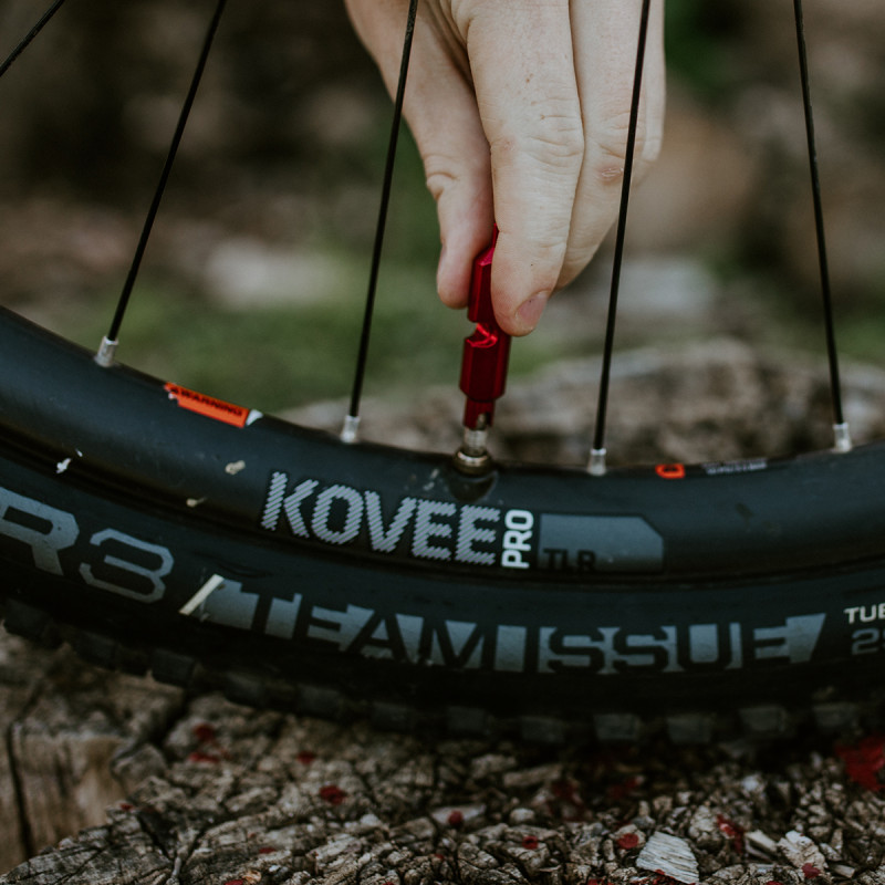 KOM Cycling Valve Core Tire Lever Combo