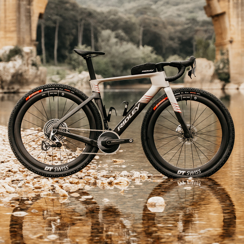 Ridley Kanzo Fast 2.0 Gravel Race Bike - Autumn Grey/ UD Carbon/ Metallic Candy Red 