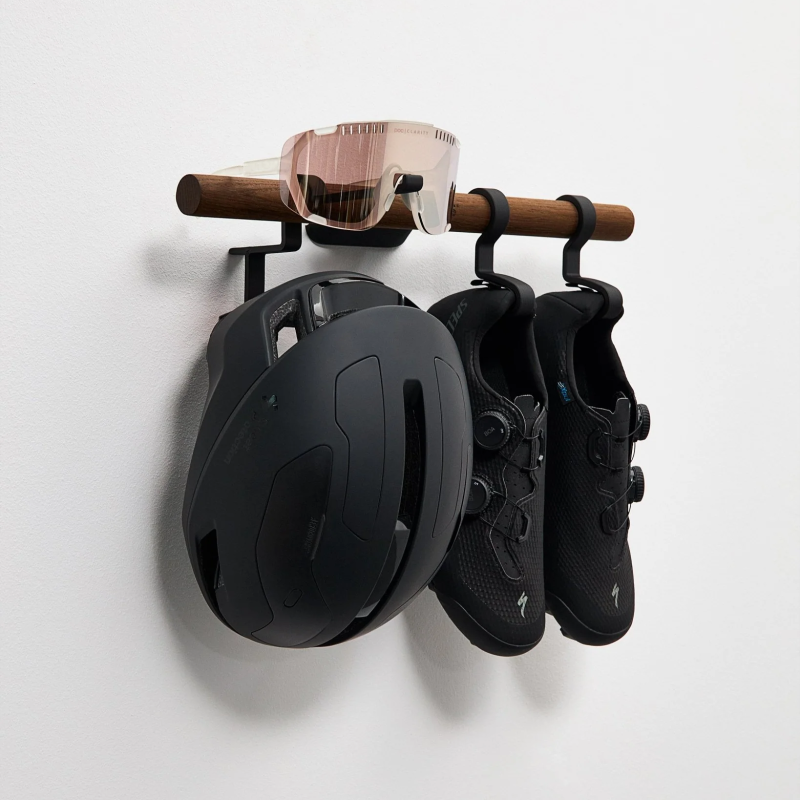 Tons Short Bar — D . 1x Pair of Shoes + Glasses + Helmet