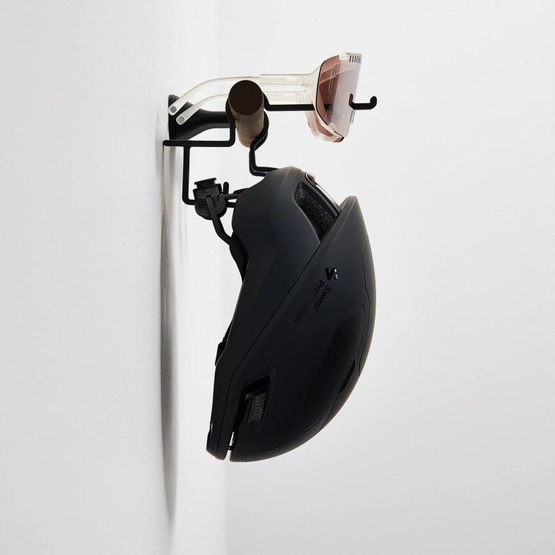 Tons Short Bar — D . 1x Pair of Shoes + Glasses + Helmet