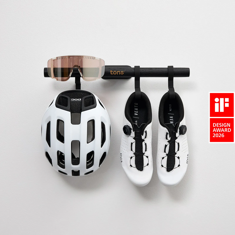 Tons Short Bar — D . 1x Pair of Shoes + Glasses + Helmet