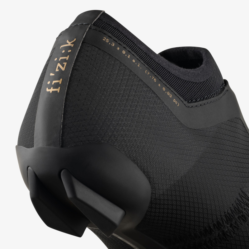 Fizik Vega Carbon - Coal Black/Black