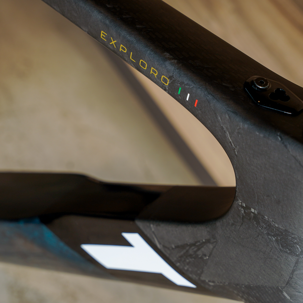 entro-3t-exploro-racemax-italia-blog-blue-2