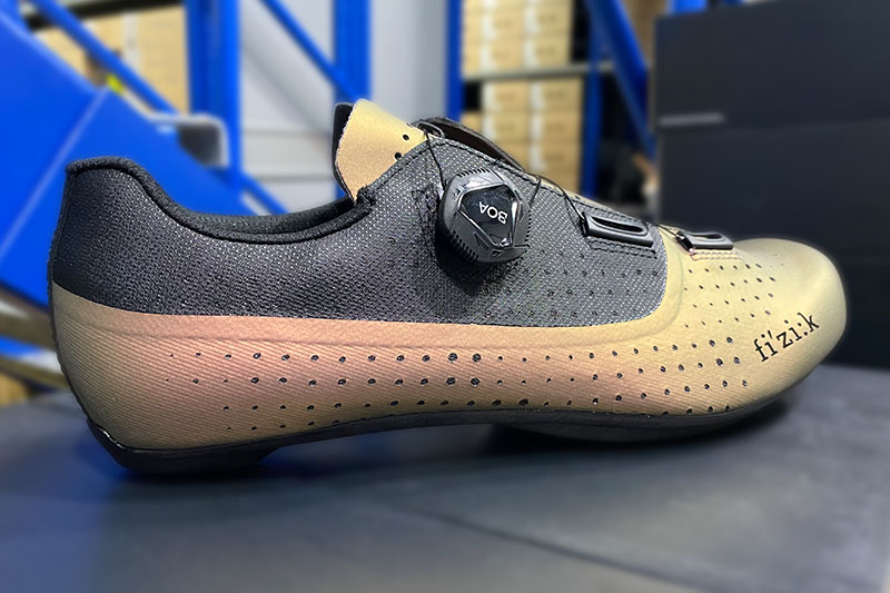 _0003_FIZIK-TEMPO-OVERCURVE-R4-WIDE-COPPER-BLACK