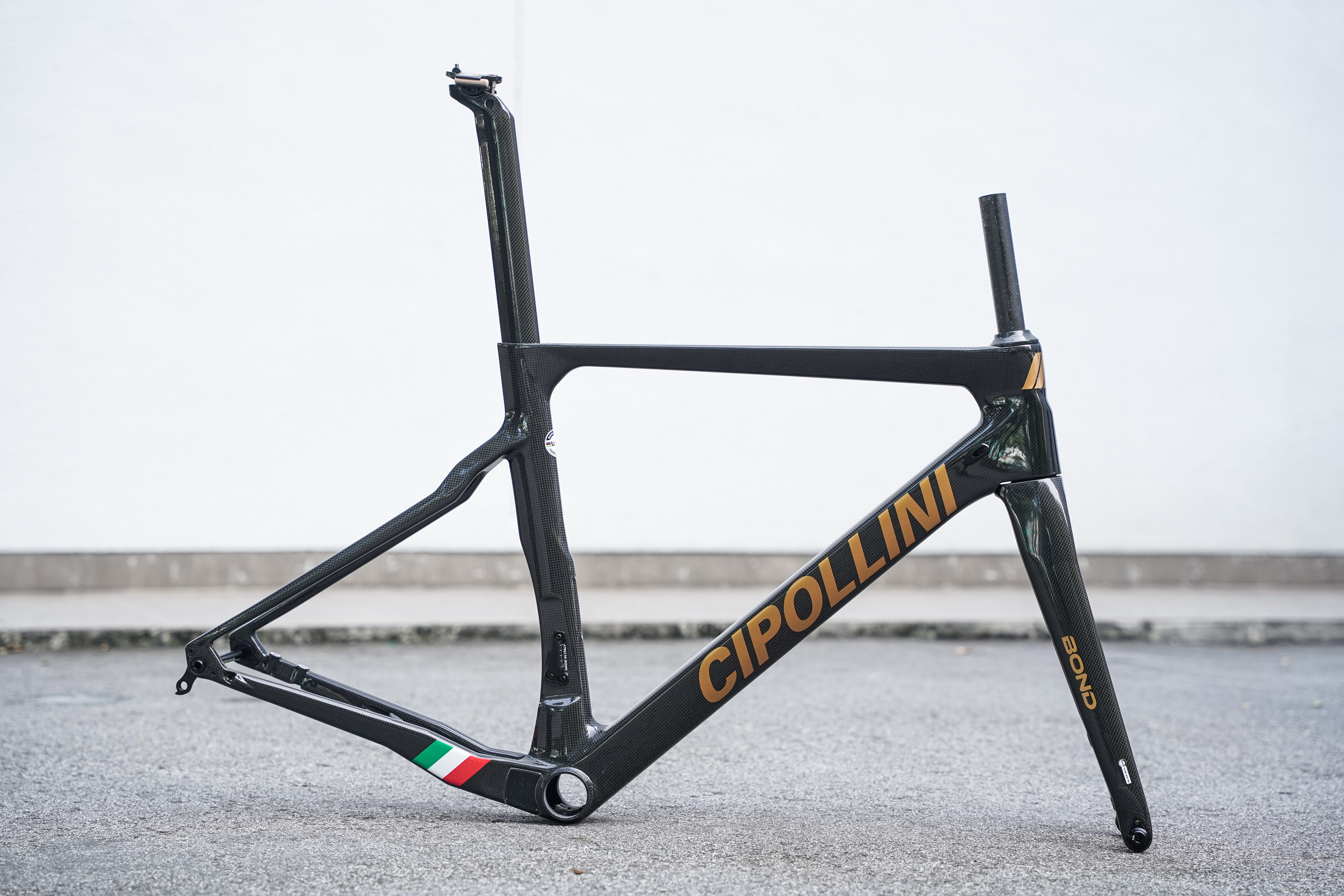 Cipollini-Bond2-Frameset-NakedGloss
