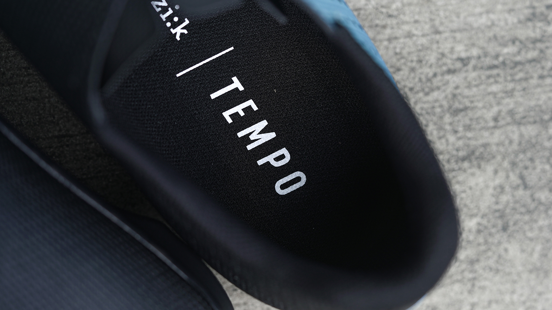 _0001_fizik-tempo-decos-carbon-road-cycling-shoes-iridescent-2