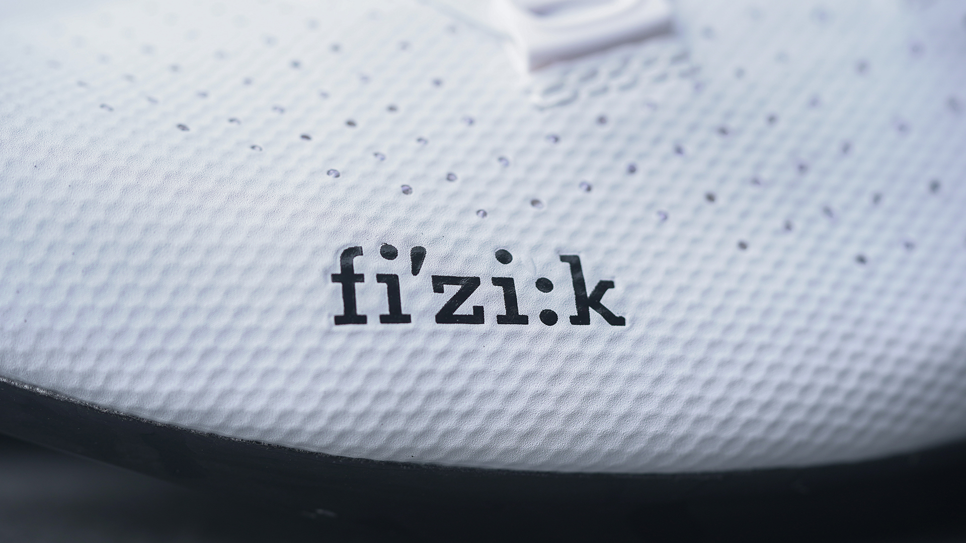 _0007_fizik-tempo-decos-carbon-road-cycling-shoes-white-4