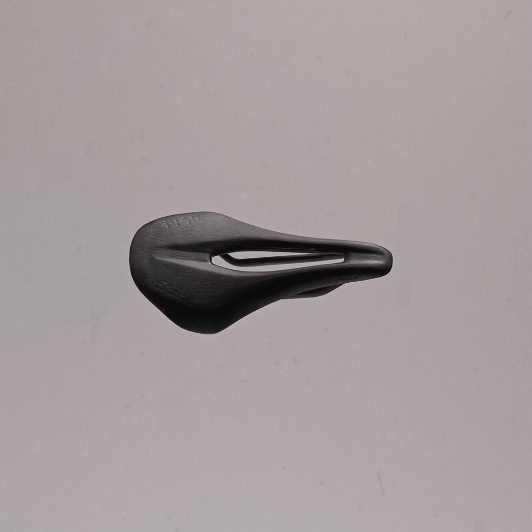 SHORT AND ERGONOMIC